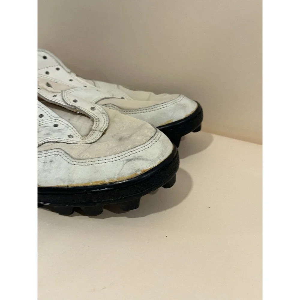 Nike Shark Cleats Size 10.5 (missing Laces)‎